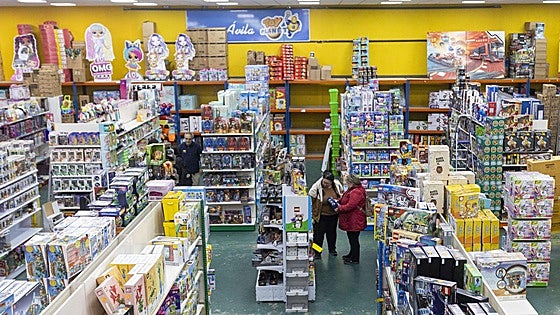 Negocios extremeños que resisten a la caída de la natalidad: «Se nota mucho en las ventas»