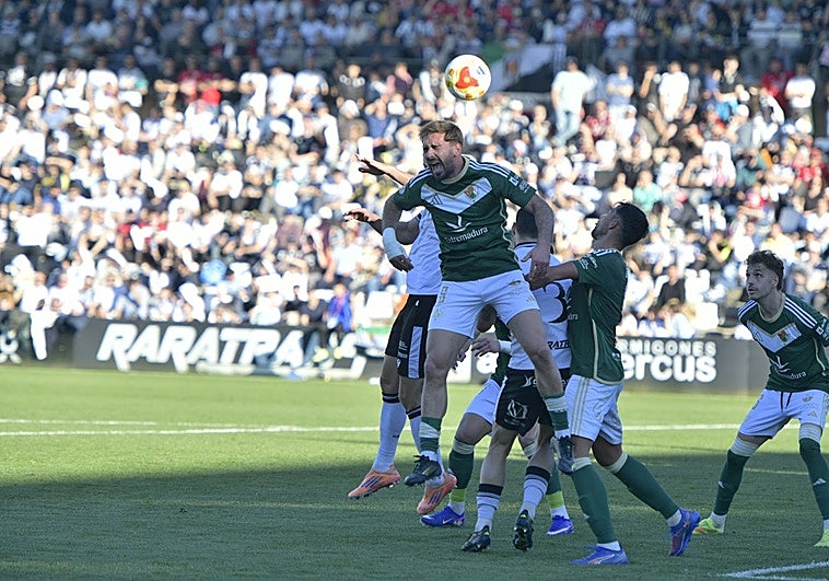 Un domingo para recordar en el Cacereño