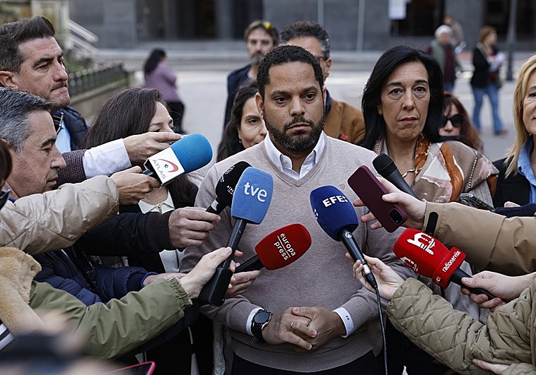 PP y Vox retoman la negociación por el acuerdo en Extremadura tras la intervención de Génova