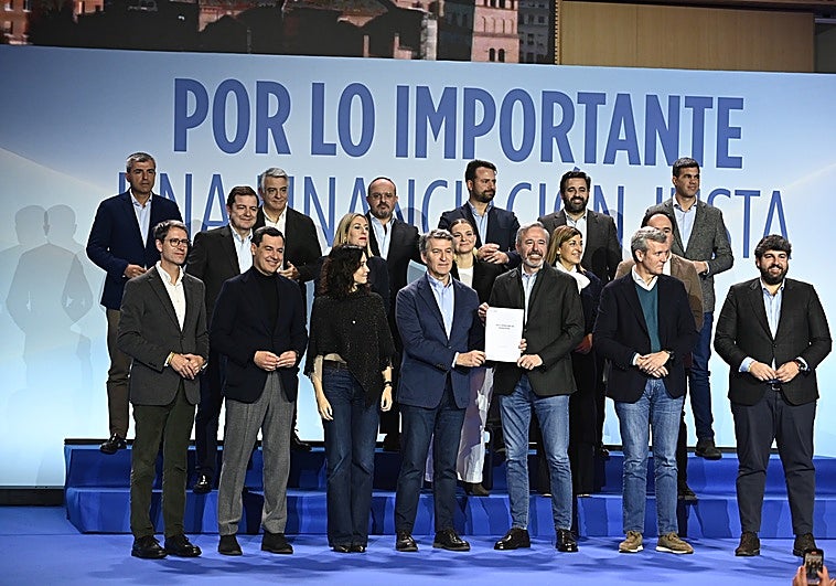 El decálogo del PP: Feijóo marca el terreno de juego para negociar el Gobierno de Extremadura