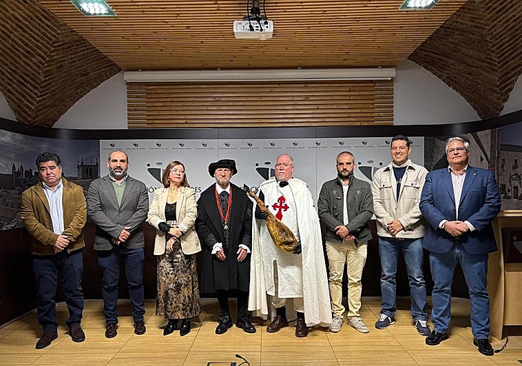 Montánchez conmemorará el paso de Carlos V por la localidad con una fiesta en torno al jamón