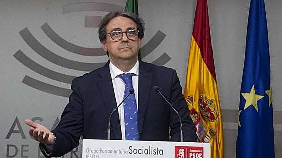 «A la tribuna de la Asamblea subió la presidenta del PP y bajó la portavoz de Vox»