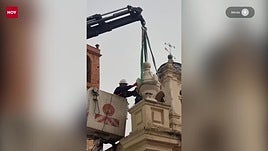 Instaladas las dos cráteras que faltaban en el Hornito de Santa Eulalia tras su derribo