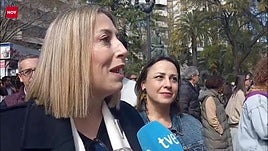 María Guardiola asiste a la manifestación por el 8M celebrada en Cáceres