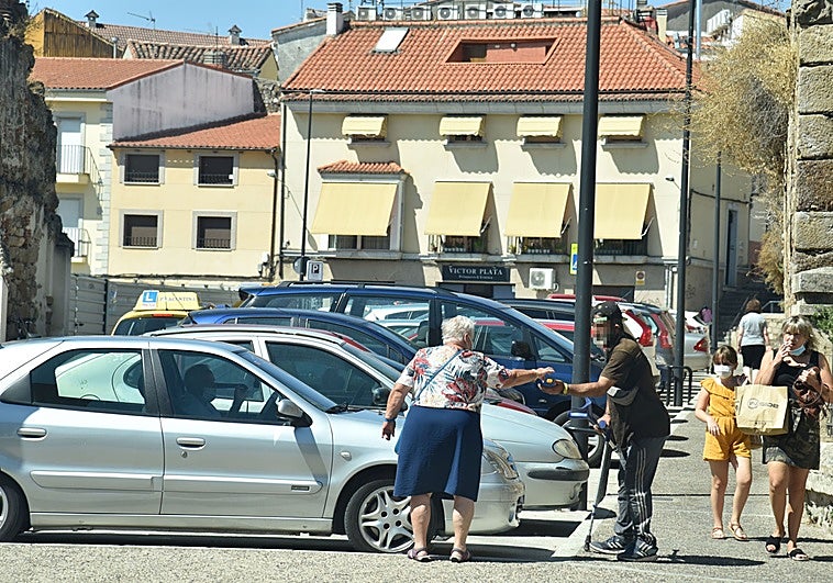 La Policía Local alerta de la persistencia de gorrillas en varios aparcamientos de Plasencia