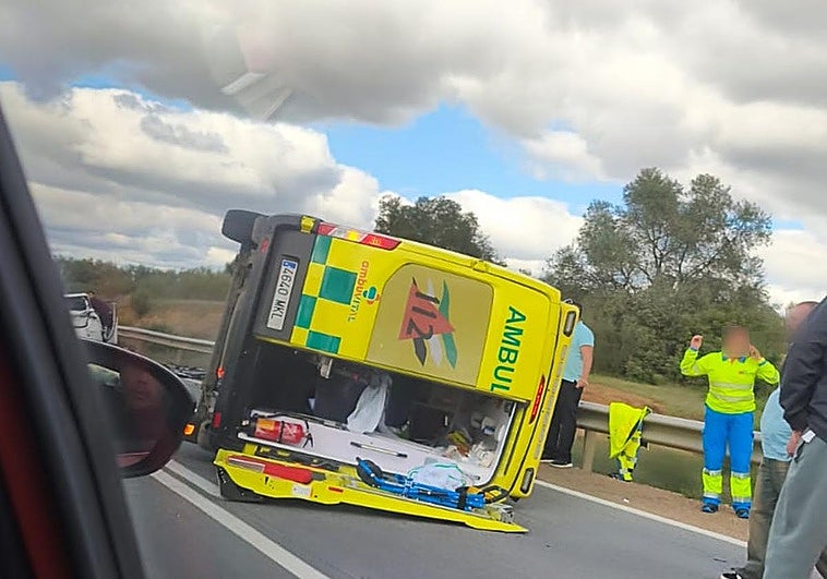 El choque de una ambulancia y un turismo en la N-432 deja siete heridos cerca de Badajoz