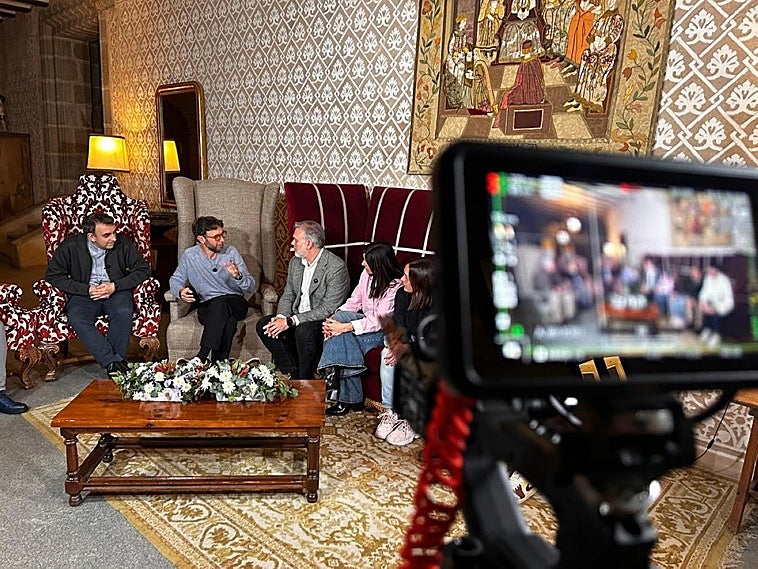 Brea vuelve a diseñar un gran mural para la Semana Santa placentina