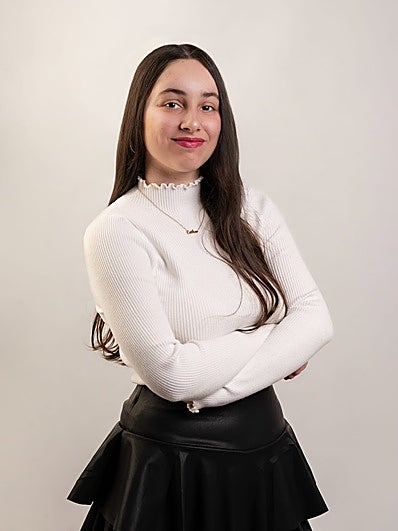 Esther Ramos, de Talayuela y con solo 20 años, publica su primera novela