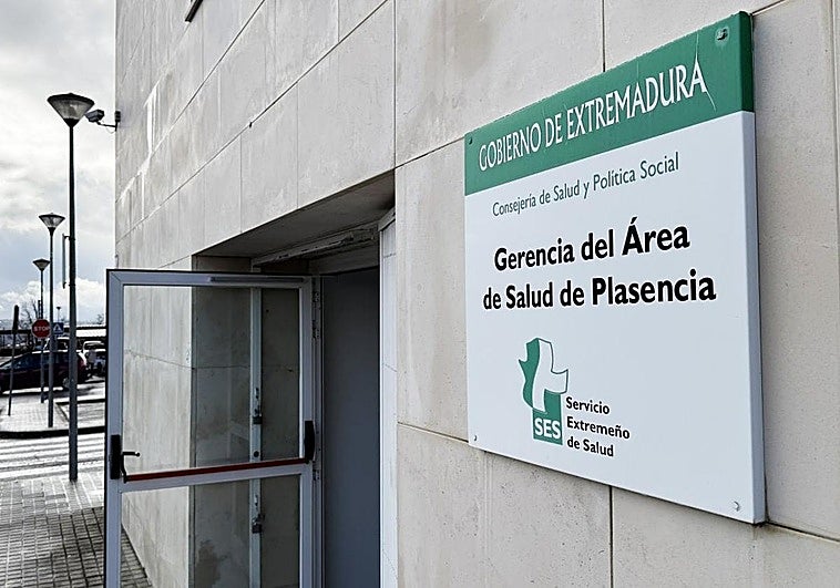 Herido un hombre de 34 años en un accidente entre una moto y un coche a la altura de Torremenga