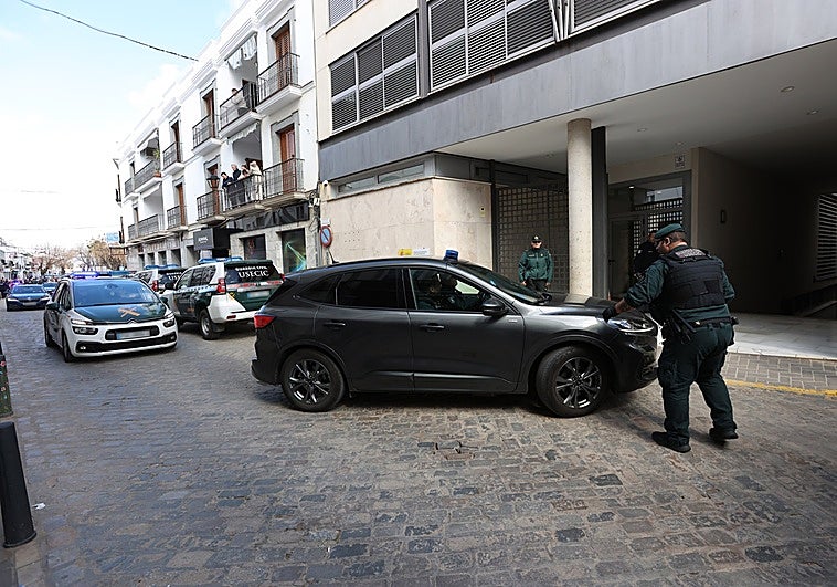 Los dos hermanos declaran ante el juez en Villafranca de los Barros, tras ser increpados a su llegada