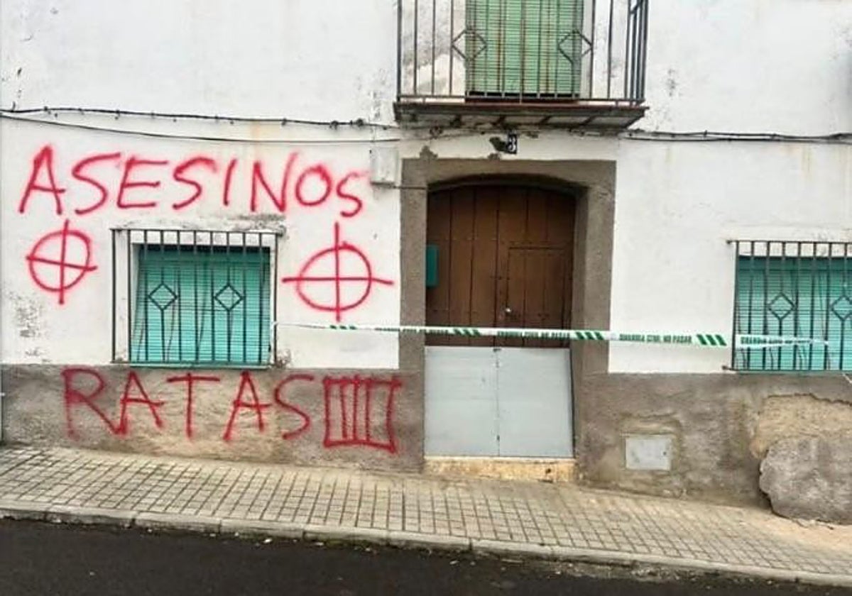 Aparecen pintadas de Â«asesinosÂ» en la casa de los hermanos detenidos por la muerte de Francisca Cadenas 