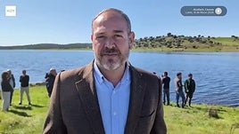 Barbos y bogas para reconquistar las aguas de la presa de Alcollarín