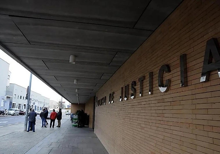 Absueltos dos hermanos tras una disputa familiar por el mal estado de la vivienda materna