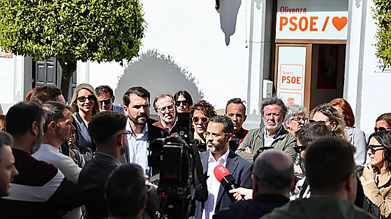Quintana reúne a los precandidatos del PSOE para consensuar una lista única