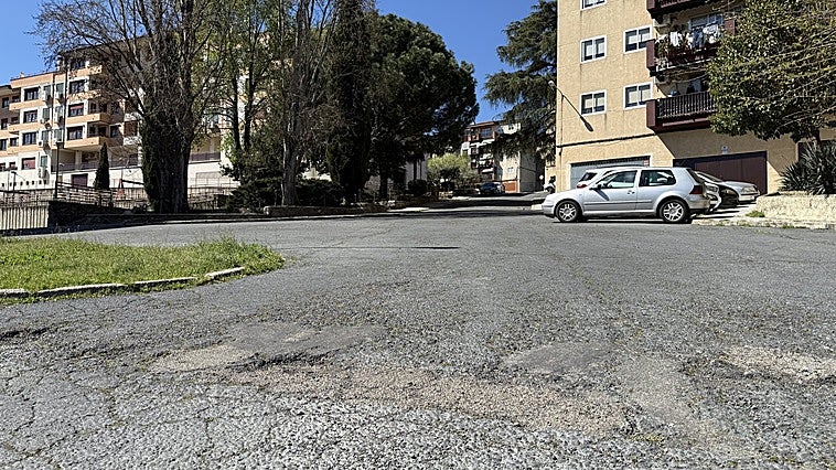 El plan de asfaltado se reduce a 12 calles y deja fuera la carretera de Malpartida
