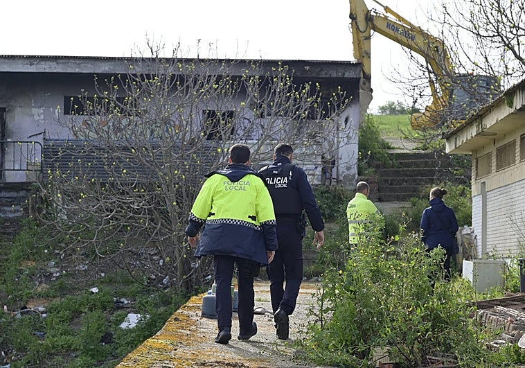 Catorce okupas abandonan el José Pache pero quedan dos parejas aún