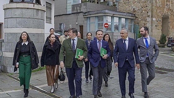 La dificultad de Vox para formar los equipos demora la firma del acuerdo de Gobierno