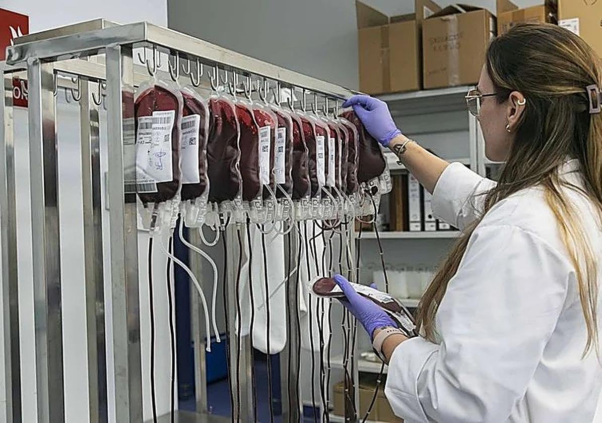 El SES retrasa tres operaciones en Badajoz, Cáceres y Plasencia por las escasez de sangre 