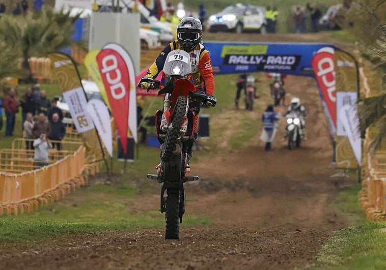 Sébastien Loeb defiende su liderato con gran resistencia en Villafranca