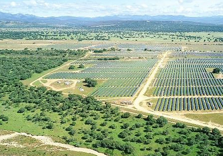 Repsol invertirá 100 millones en instalar baterías en su planta de Valdecaballeros