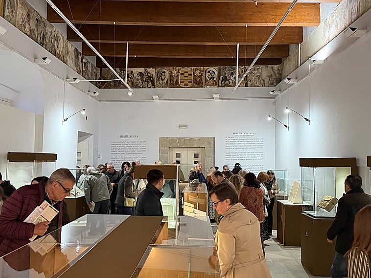 El Archivo Histórico de Cáceres exhibe documentos desde el siglo XIV por su 75 aniversario
