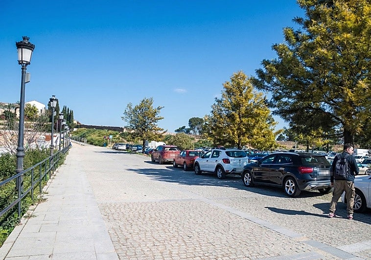 Los vecinos del Casco Antiguo de Badajoz: «Es imposible aparcar y nos fríen a multas»