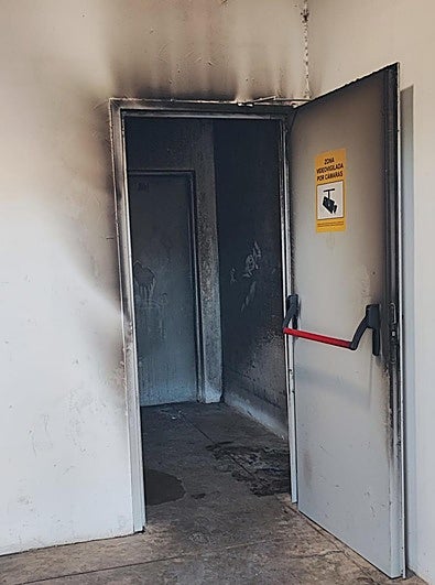 El parking del Puente Trujillo se limpia el mismo día en que se produce un incendio