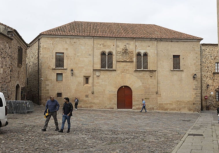 El traslado de trabajadores al Palacio de Mayoralgo de Cáceres empezará esta primavera