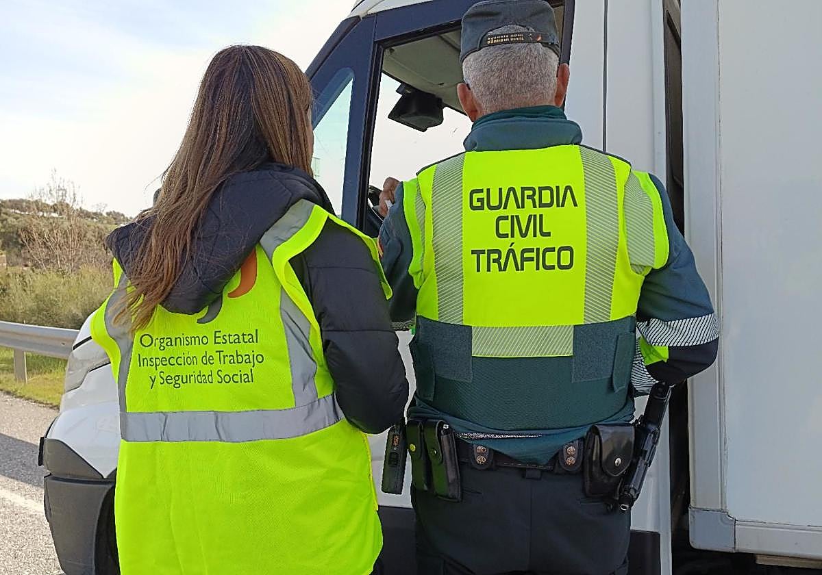 Cinco conductores profesionales dan positivo en drogas en controles de la Guardia Civil y Trabajo en Extremadura