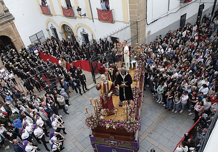 Salud y Batallas estrenan este Lunes Santo imágenes en sus desfiles de Cáceres