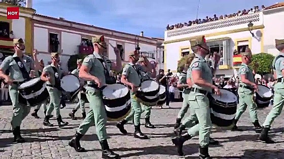 La Legión encadila en Jerez de los Caballeros en un ventoso Domingo de Ramos