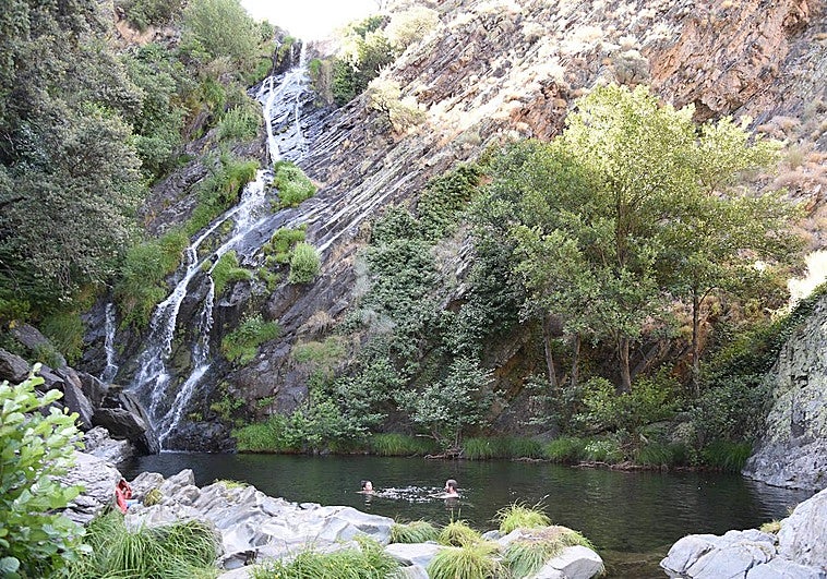 En vídeo: así impresiona desde el aire la cascada de 70 metros oculta en Extremadura