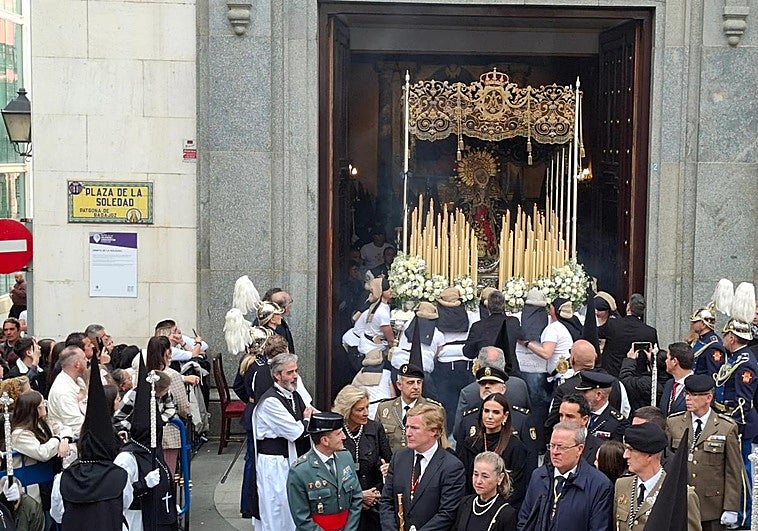 La Patrona de Badajoz adelanta su salida en una tarde de Jueves Santo con tres procesiones