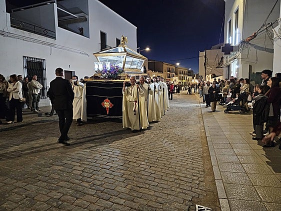 Silencio sobrio en la procesión del Entierro y la Dolorosa