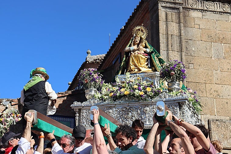 El médico Germán Corcho Sánchez abre la romería de la Virgen del Puerto de Plasencia