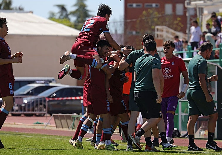 El Badajoz resucita a tiempo en Villanueva