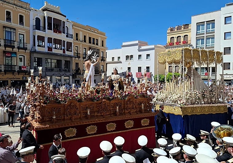 El Resucitado cierra una Semana Santa de Badajoz multitudinaria y calurosa