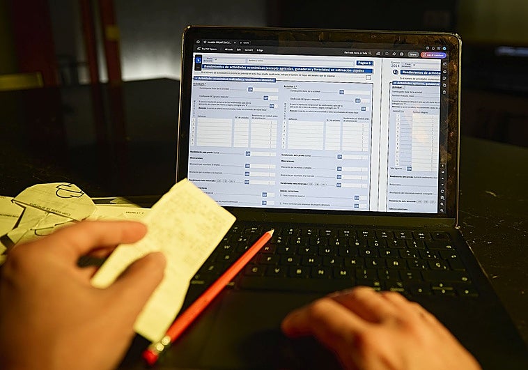 Extremadura tiene los tipos más bajos del IRPF para tramos iniciales pero está entre las regiones con menos deducciones