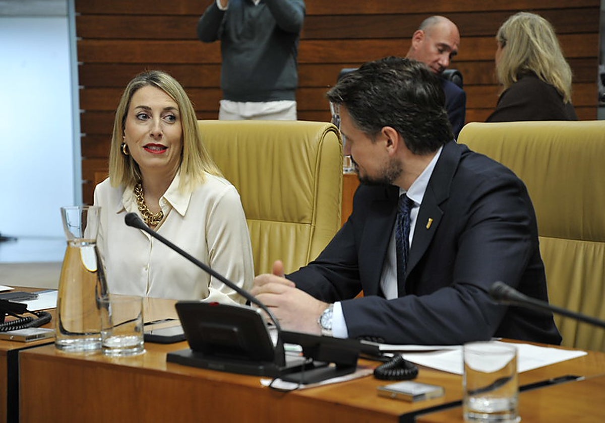 PP y Vox siguen sin acuerdo de gobierno en Extremadura tras seis horas de reunión