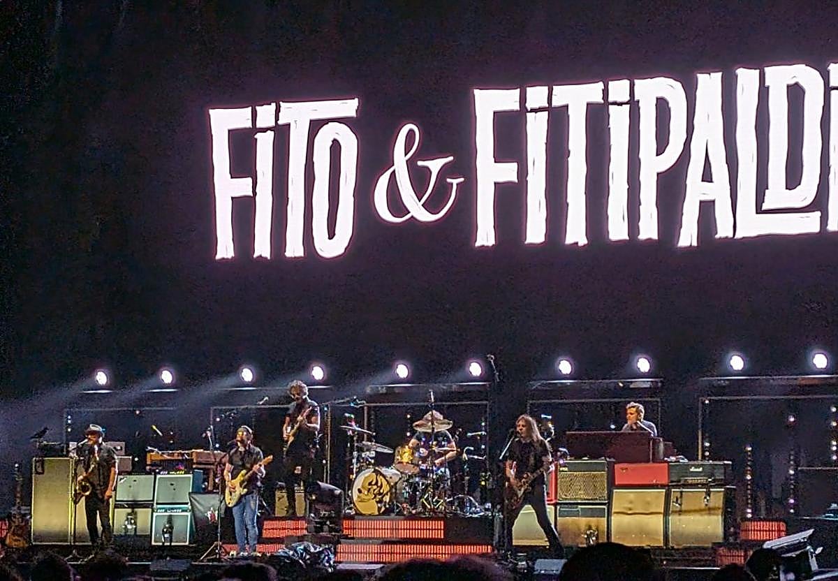 Cáceres se rinde a Fito en el mayor concierto de los últimos años