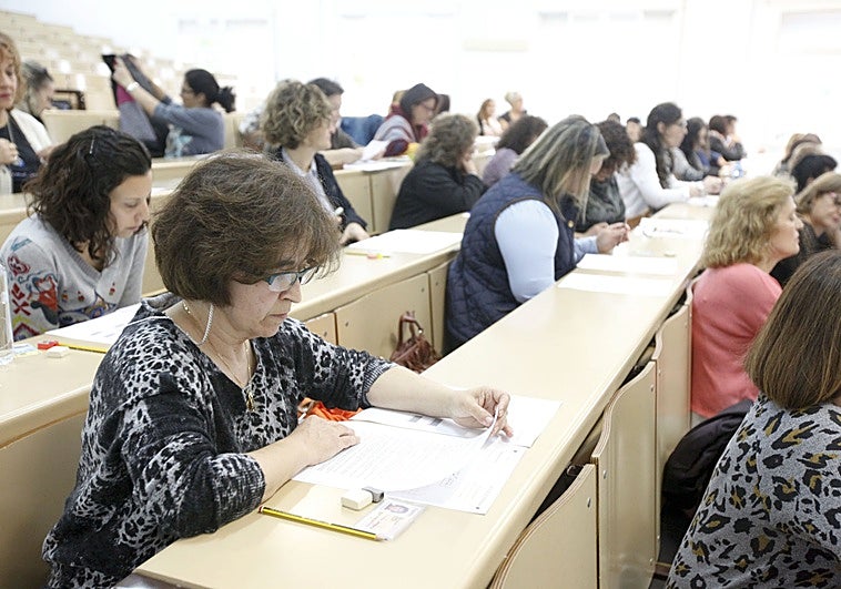 Más de 3.300 aspirantes para 65 plazas de auxiliar de Enfermería