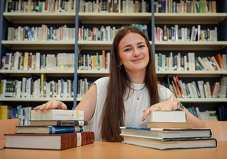 Una extremeña logra la beca Santander Europa: «Estoy deseando que llegue el verano para leer 300 libros»