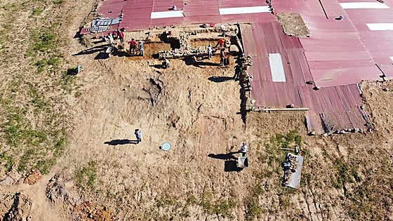 Los arqueólogos excavan la zona sur del Turuñuelo en la octava campaña