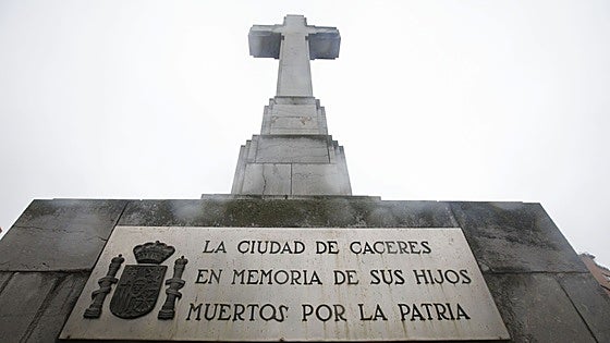 Quitar o no la Cruz de los Caídos de Cáceres, una vieja polémica que siempre regresa