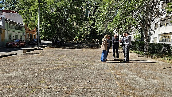 Llopis Ivorra tendrá un nuevo aparcamiento en superficie de 25 plazas en Cáceres
