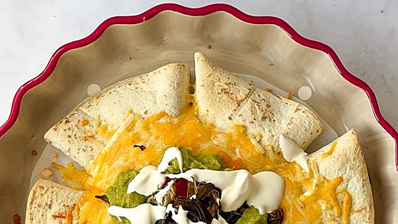Quesadillas de pollo con brócoli y queso al horno