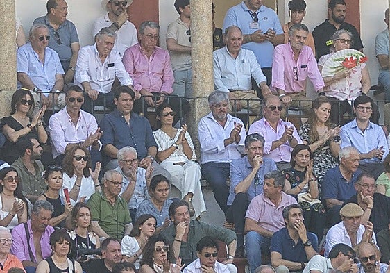 Tana Rivera, el talismán de Roca Rey en Cáceres: así vivió su triunfal Puerta Grande desde la grada