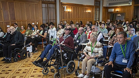Extremadura reduce a dos meses el plazo para tramitar la dependencia extrema por ELA