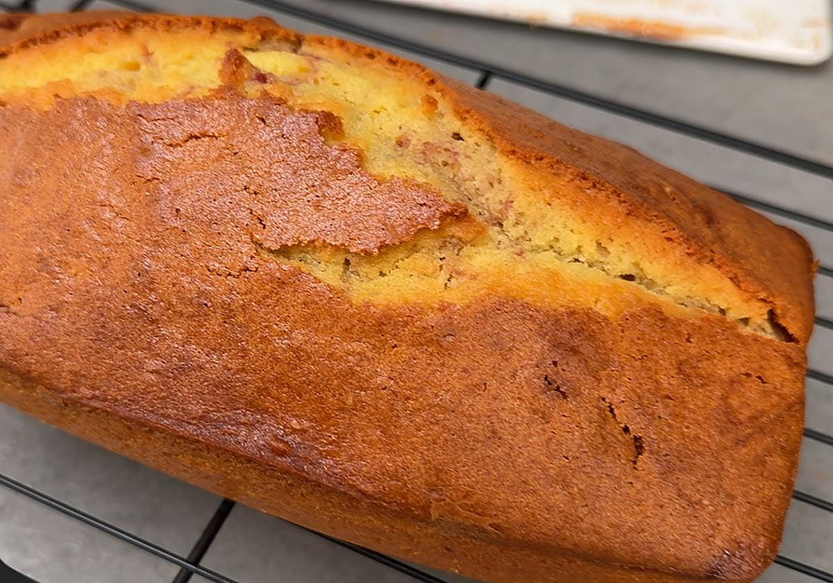 Bizcocho casero de limón con mermelada