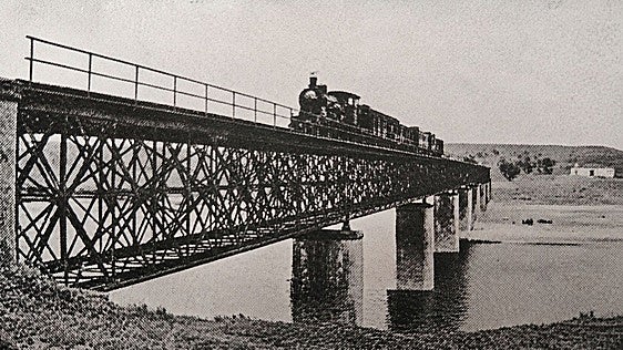 La Diputación de Cáceres rescata documentos inéditos del puente metálico de Alconétar diseñado por Gustave Eiffel